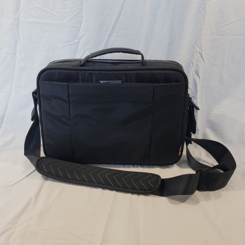Booq Terralinq Laptop Messenger Bag, Very Good Condition!!